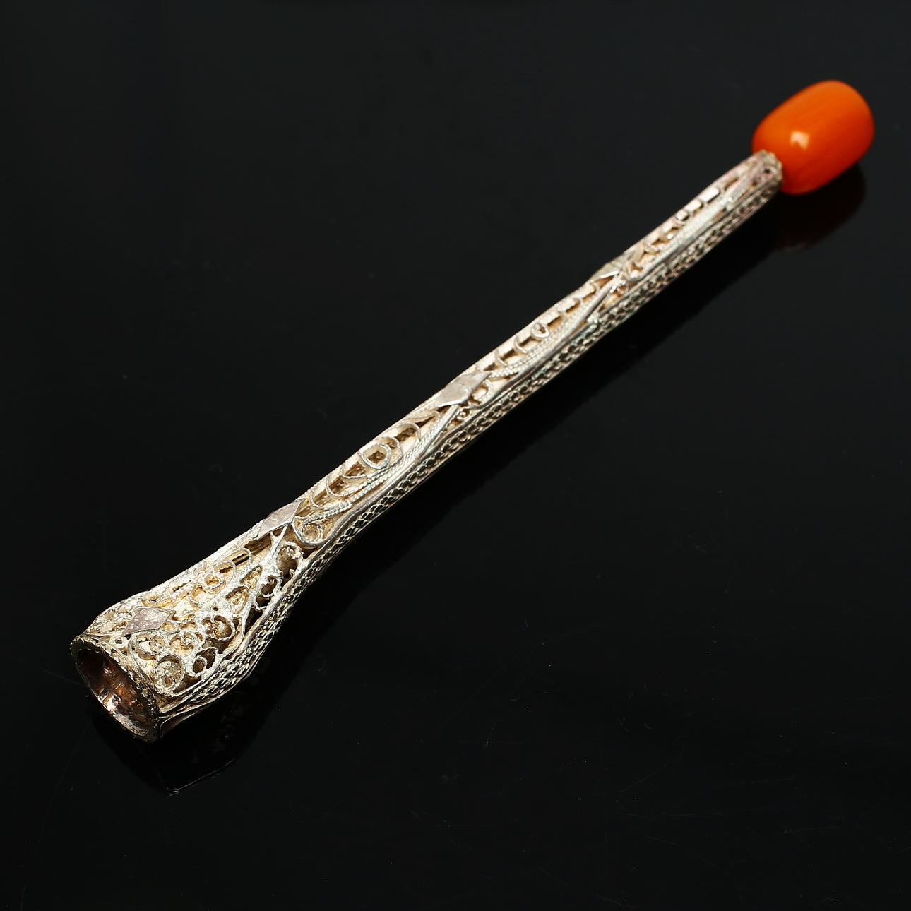 CIGARETTE NOZZLE, silver, first half of the 20th century. Silver & Metals -  Silver