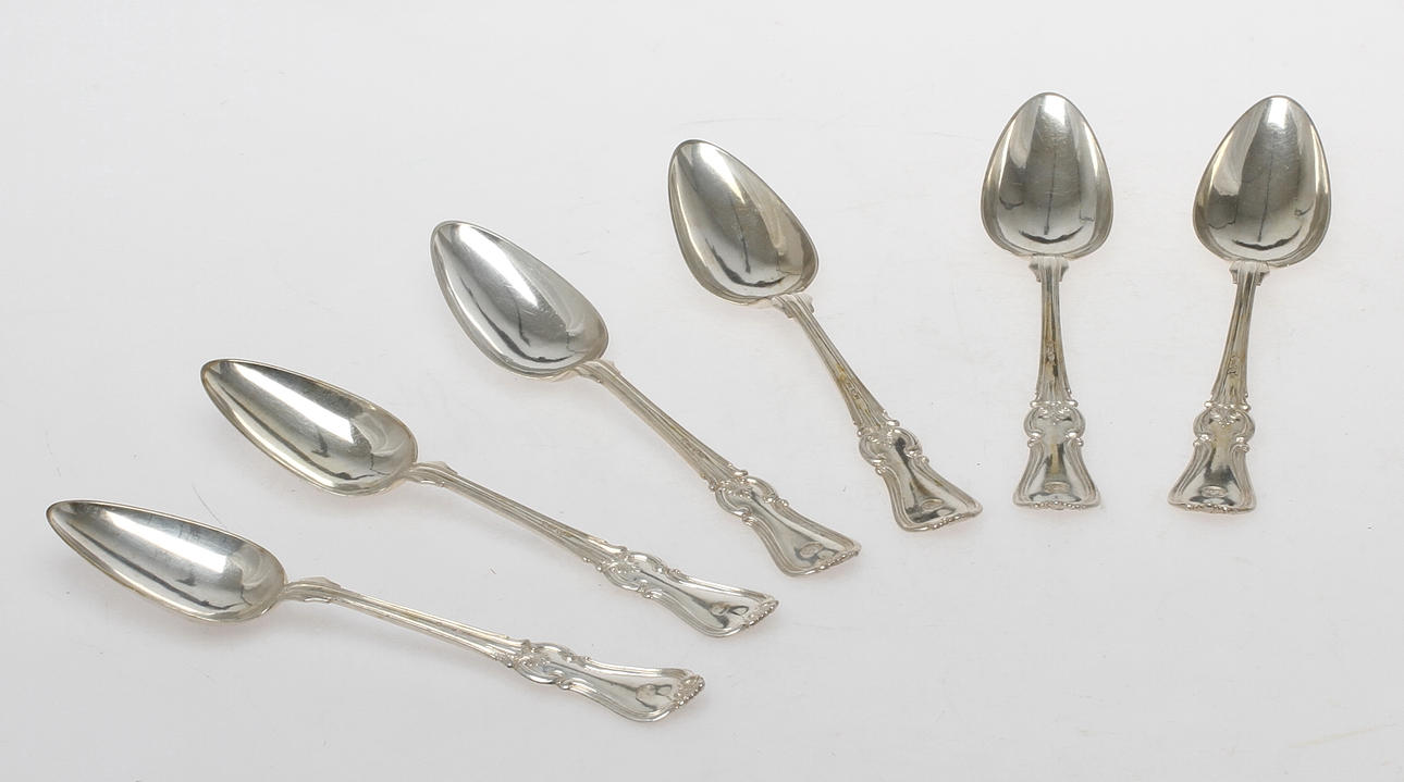 SKEDAR, 6 st, silver, rokokostil, stämplade CAS möjligen Vimmerby, 1858. Tot vikt ca 392 gram.