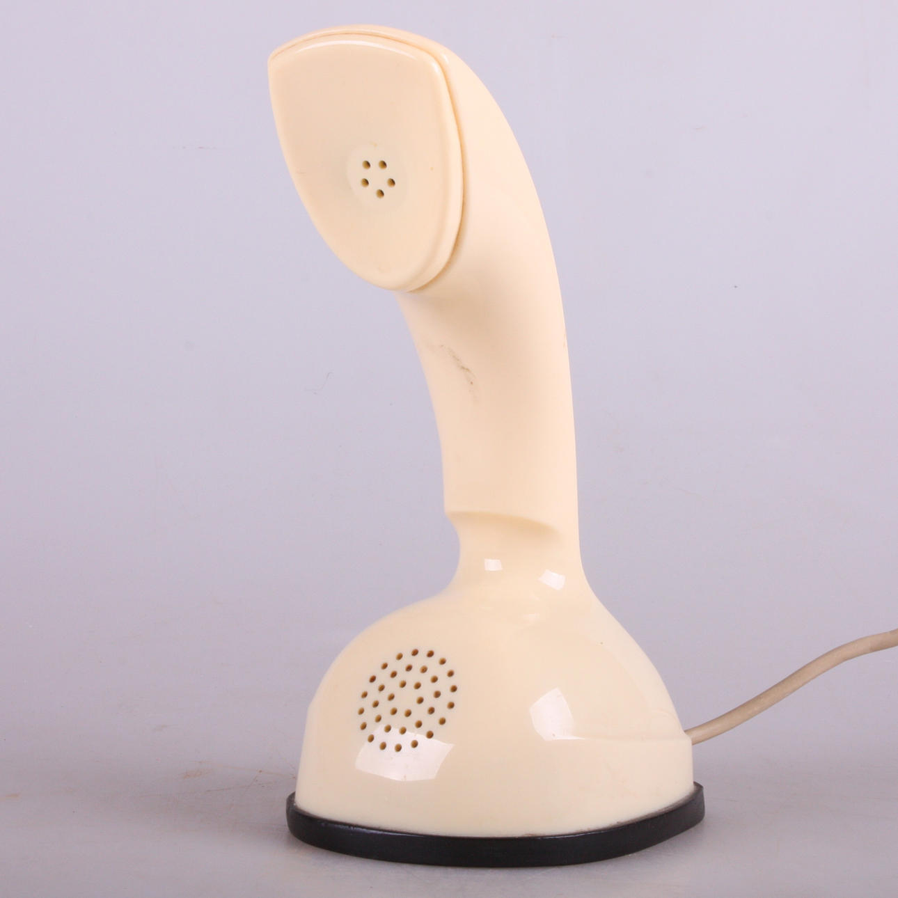 KOBRATELEFON, "Ericofon", beige, LM Ericsson.