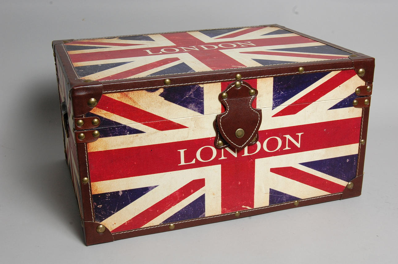 MALETA, con la bandera inglesa.