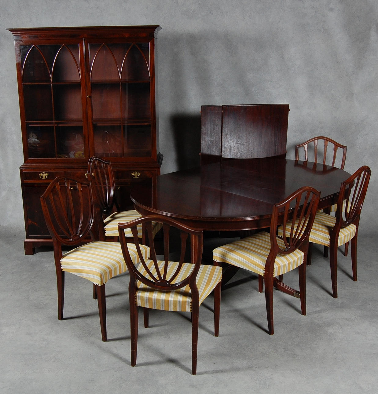 MATSALSMÖBEL, 8 delar, med 3 st iläggsskivor, gustavianskstil, 1900-tal.