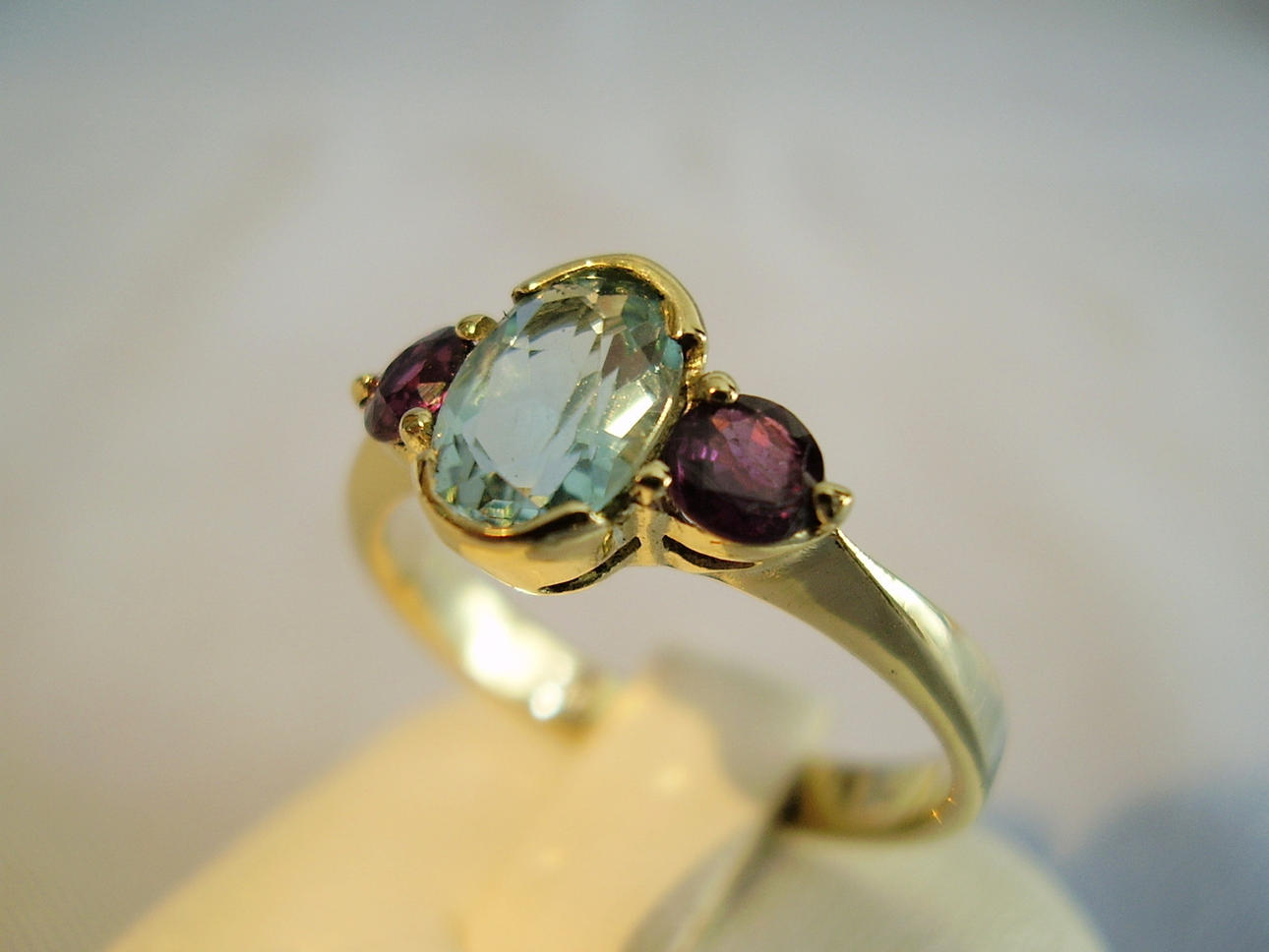 RUBIN - BLÅ TOPAS RING 14 KARAT.