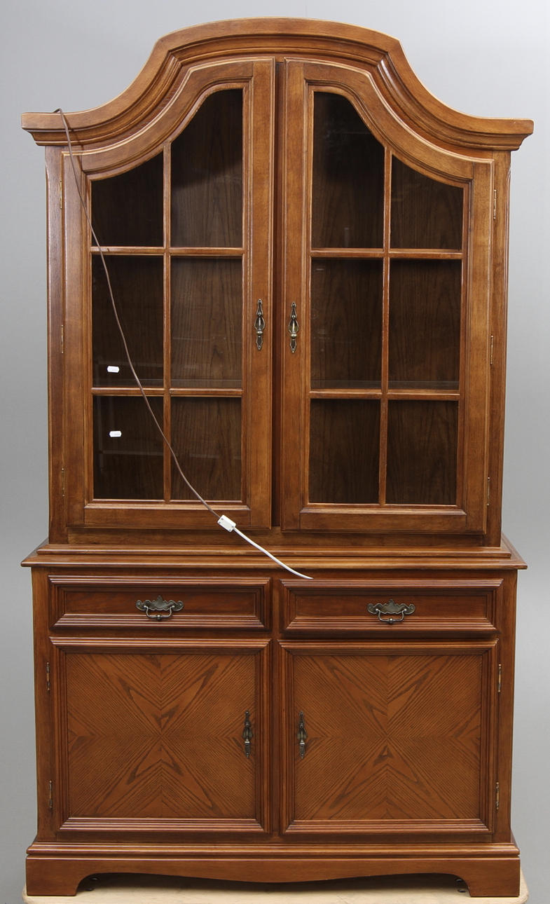 VITRINSKÅP, glasad överdel, 1900 tal.