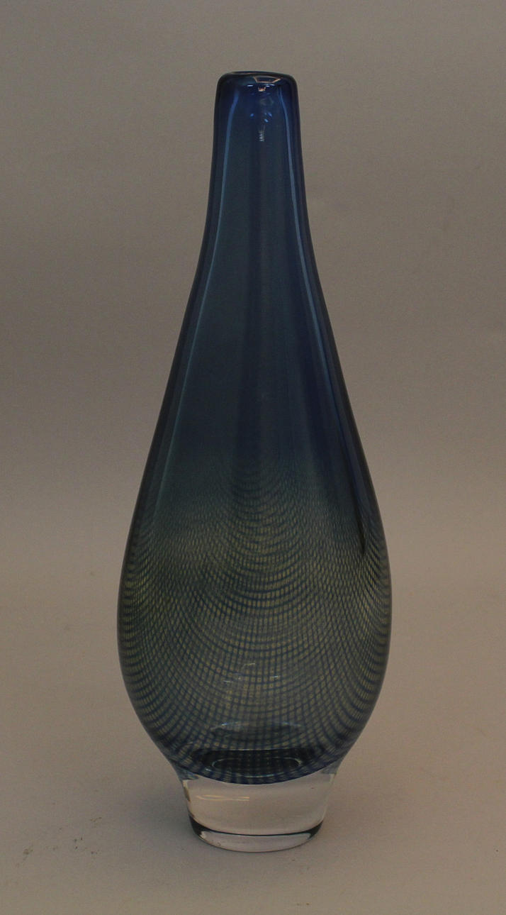 SVEN PALMQVIST. Vas, konstglas. Orrefors "Kraka" nr 3364. Signerad.