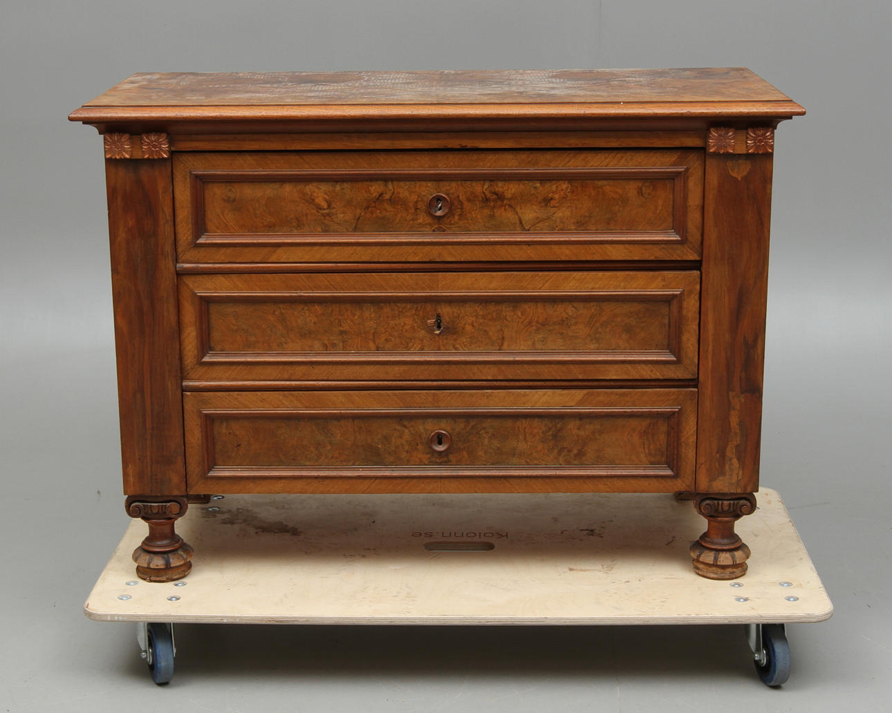 BYRÅ, nyränessans, 1800-talets slut.