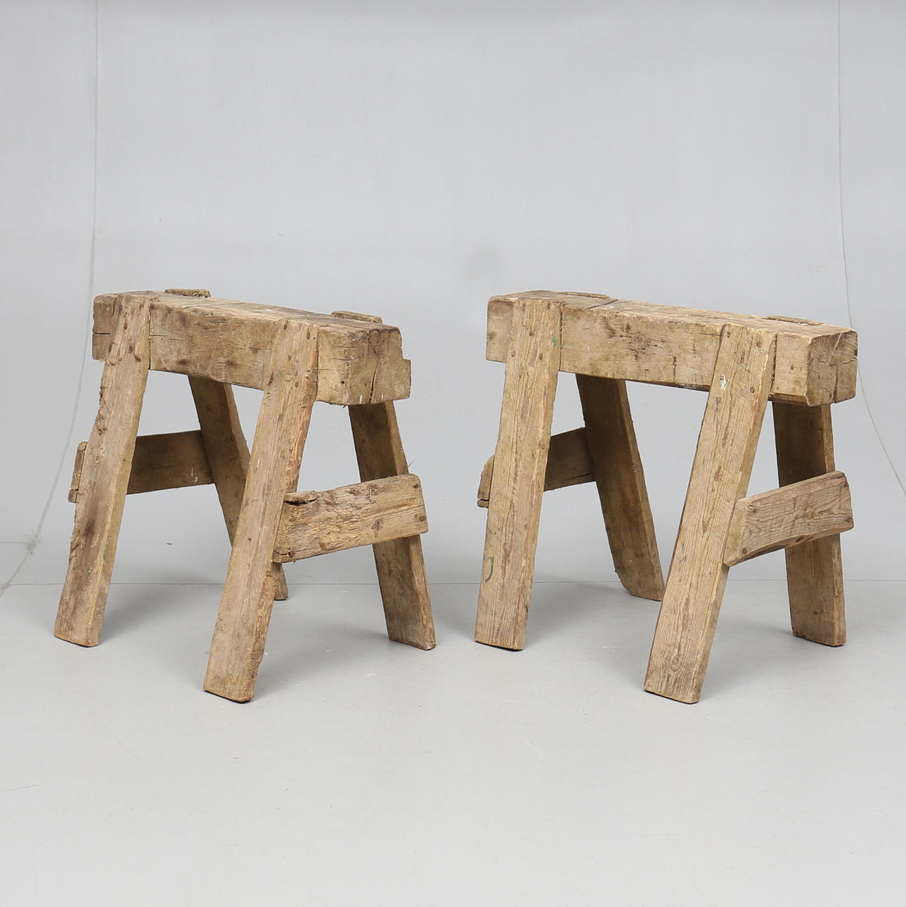 BOCKAR, 2 st, trä, 1900-tal.