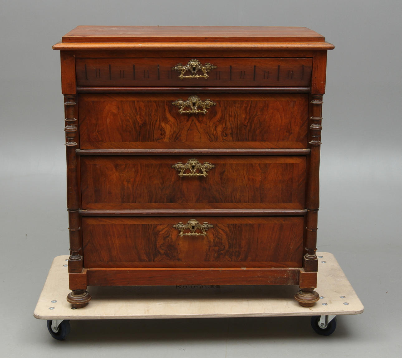 BYRÅ, nyränessans, 1800-talets slut.