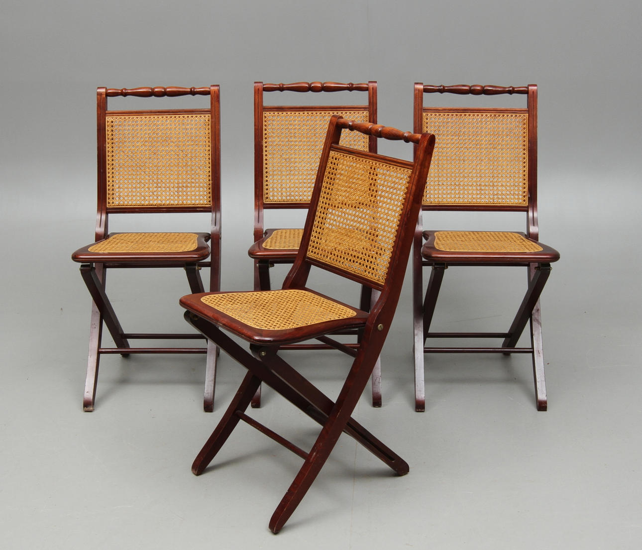 FÄLLSTOLAR, engelsk stil, 1900-talets andra hälft.