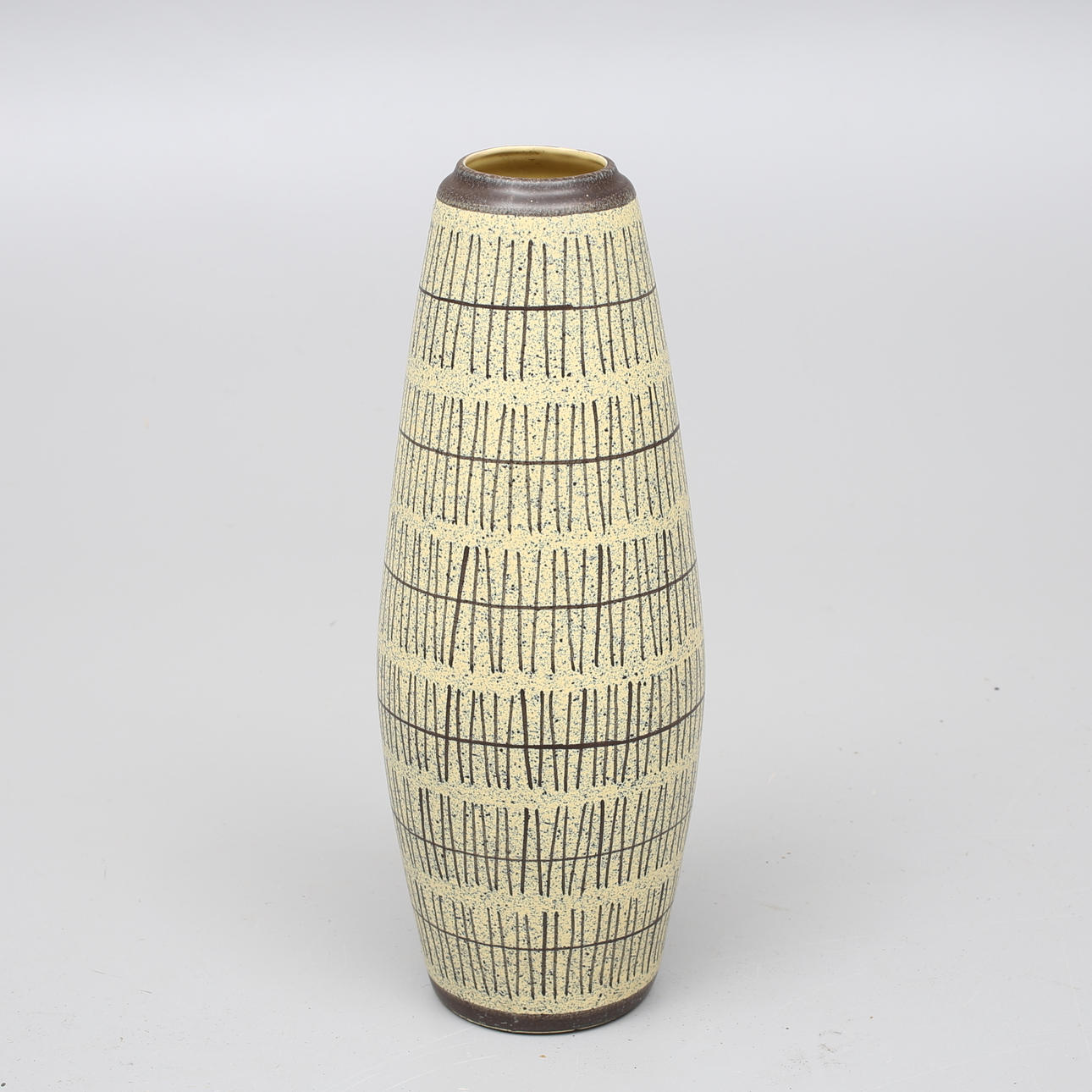 FLOOR VAS, ceramic.