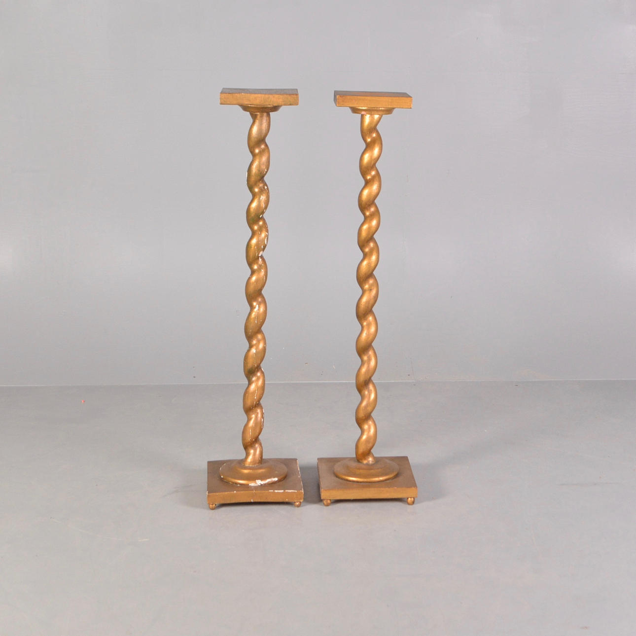 GUERIDONER, ett par.