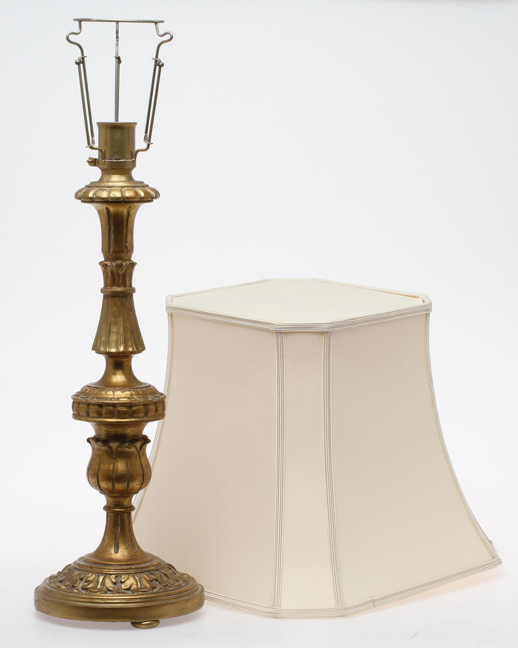 BORDSLAMPA, träskuren fot, 1900-tal.