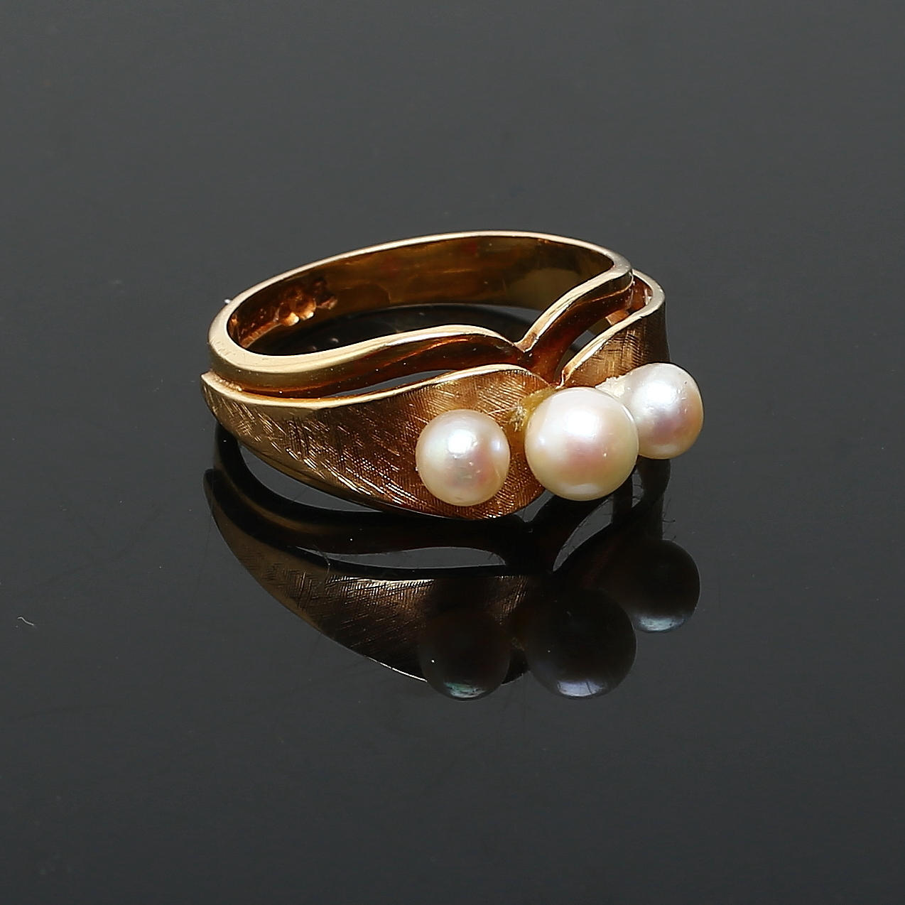 RING, 18 Karat Gold, Zuchtperlen, Luleå 1960.
