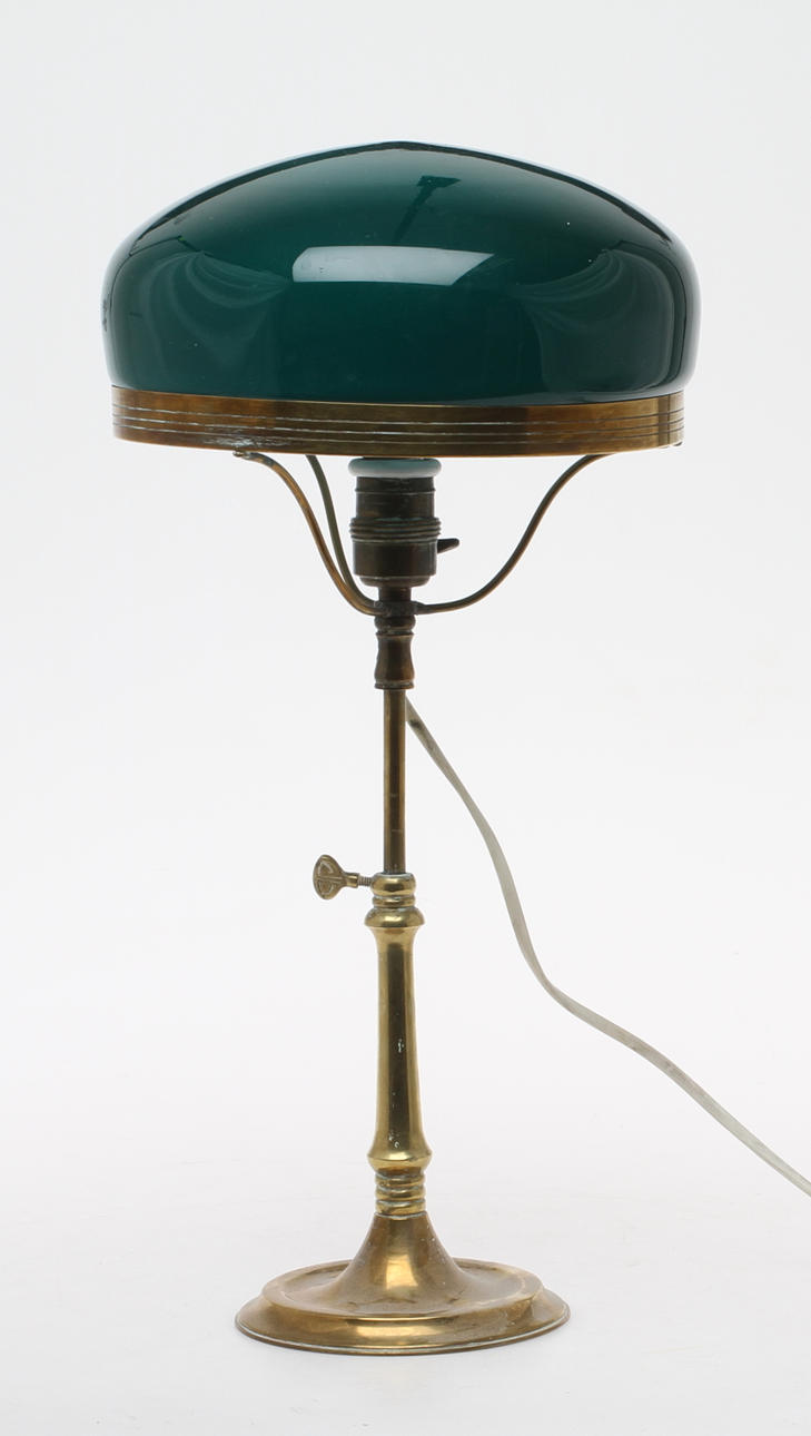 BORDSLAMPA, mässing med glaskupa, 1900-talets första del.