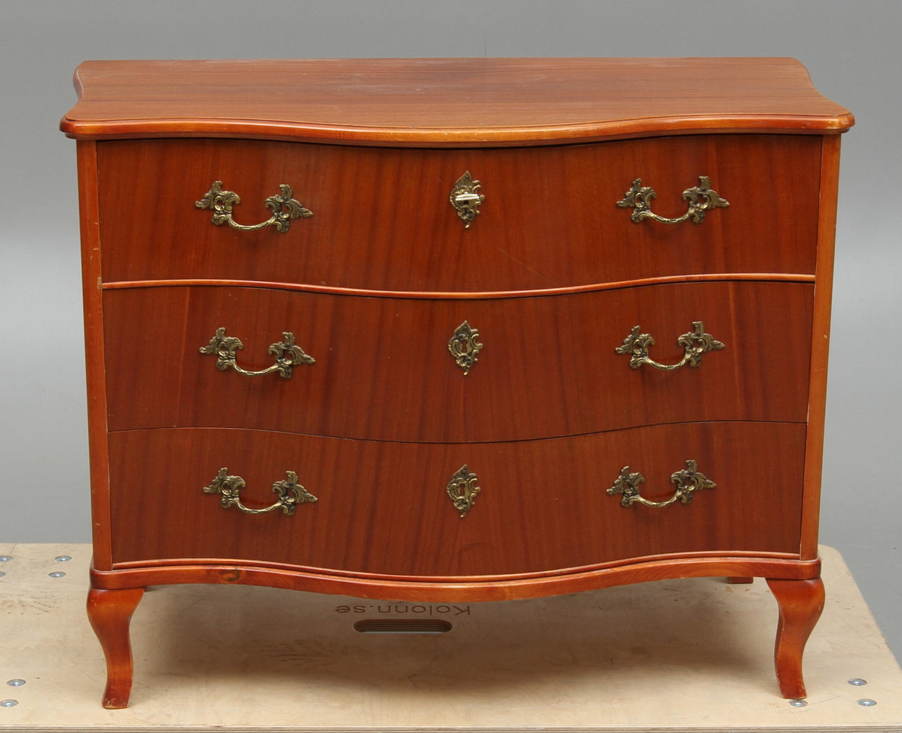 BYRÅ, rokokostil, 1900-tal.