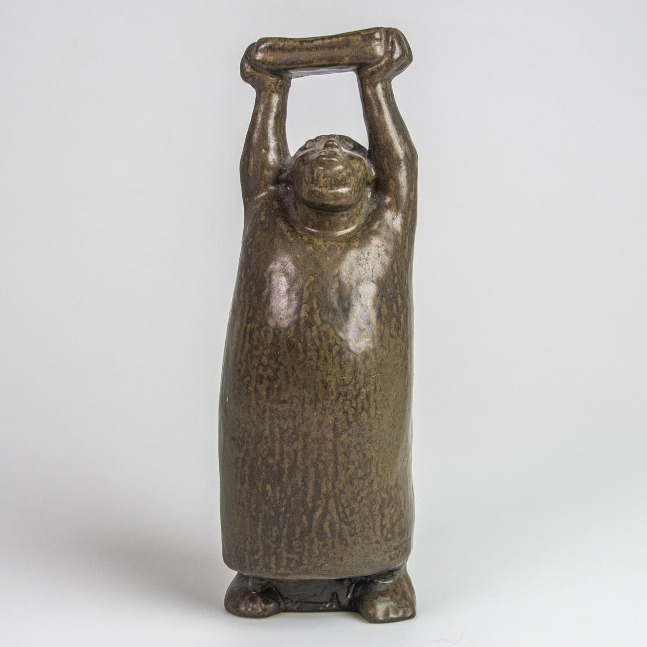 ÅKE HOLM. Skulptur, Moses med stentavla, stengods, signerad