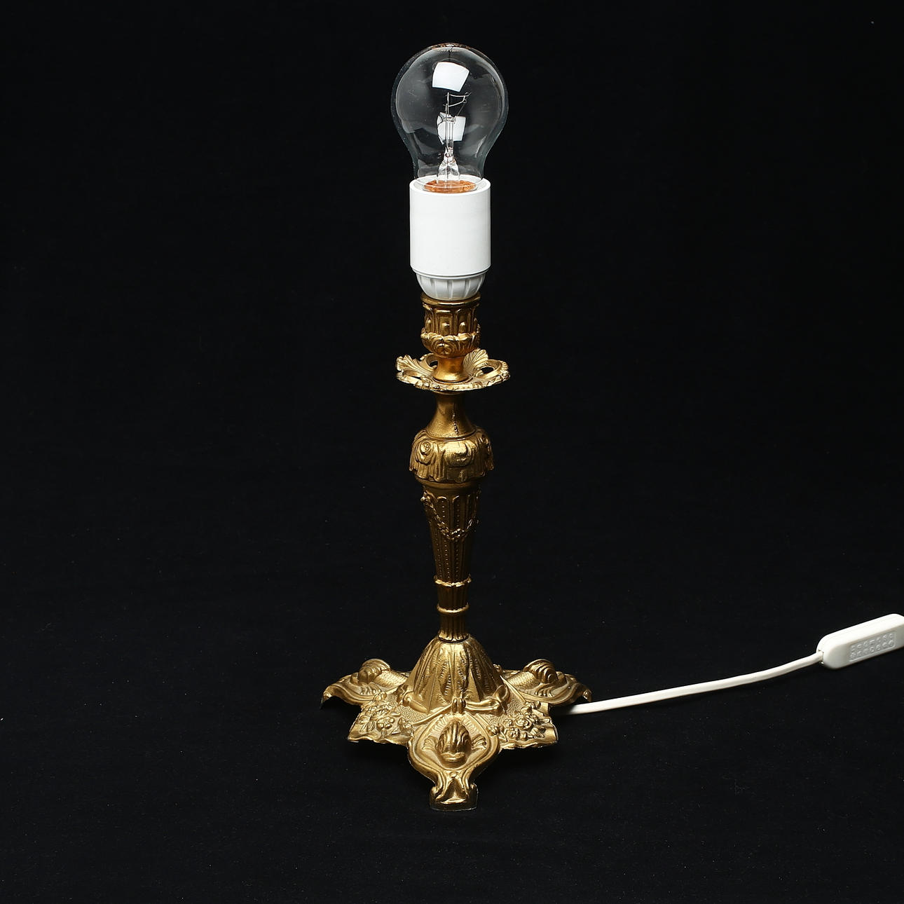 TABLE LAMP, yellow metal, Louis XVI style, 1900s.