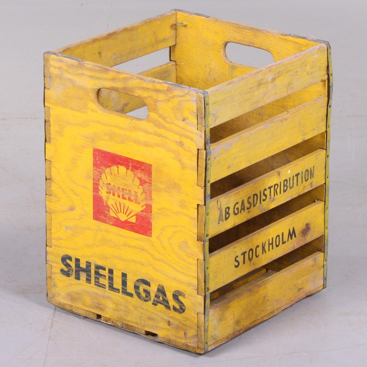 WOODEN BACK, Shell, mid 20th century.