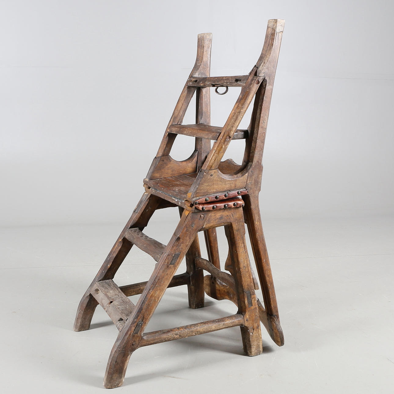 STEP CHAIR, Eiche/Leder, 19. Jahrhundert.