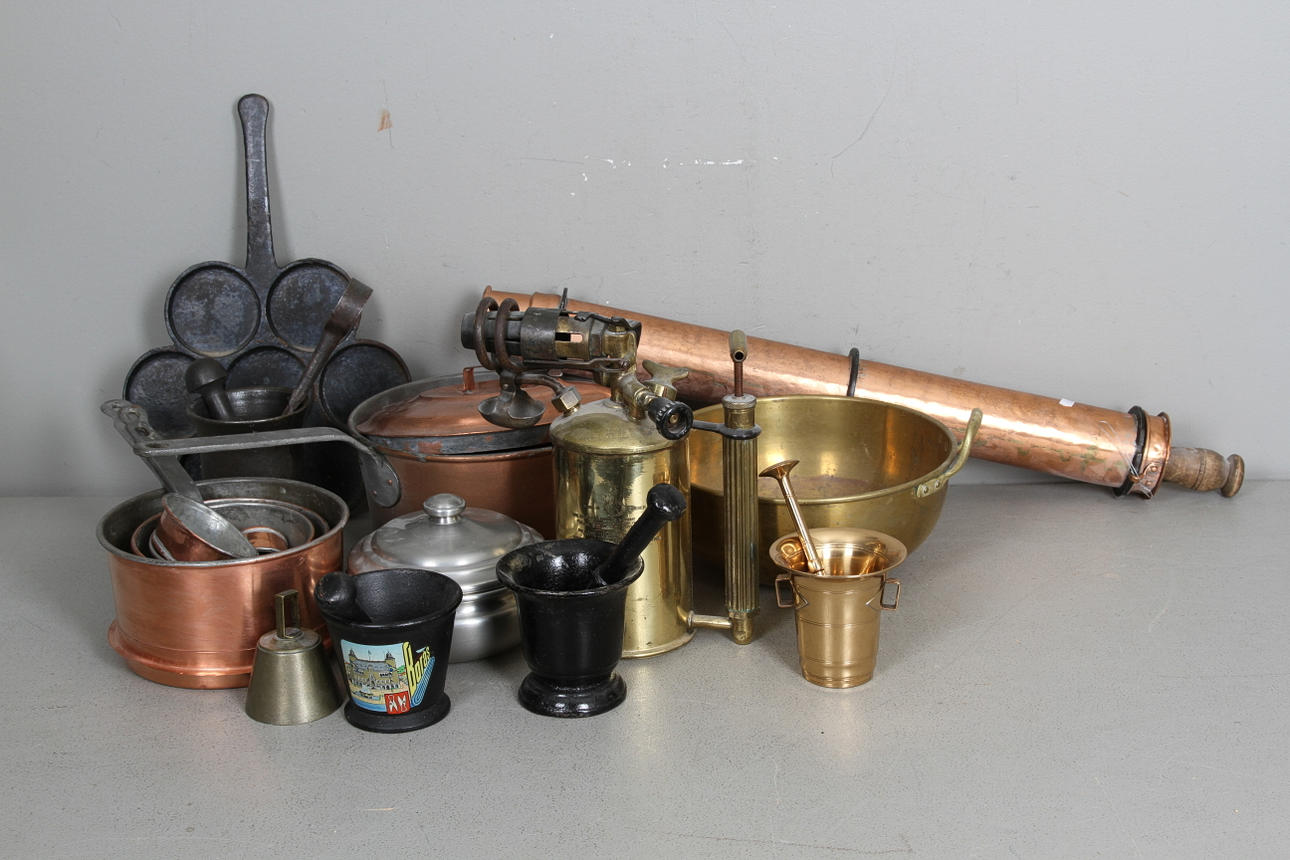 METALLFÖREMÅL bl.a. koppar, tenn, mässing och gjutjärn.