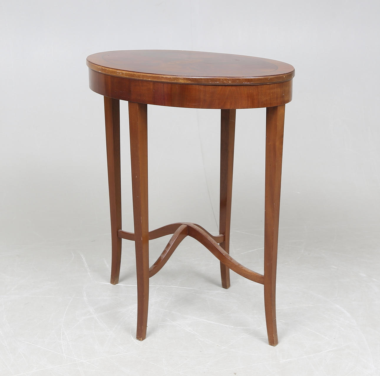 TABELLE, E. Pettersson, Möbelwerkstatt Gefle.