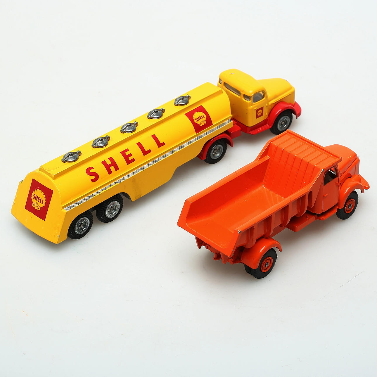 TEKNO VOLVO Shell tankbil 434 samt VILMER lastbil. Leksaker - Auctionet