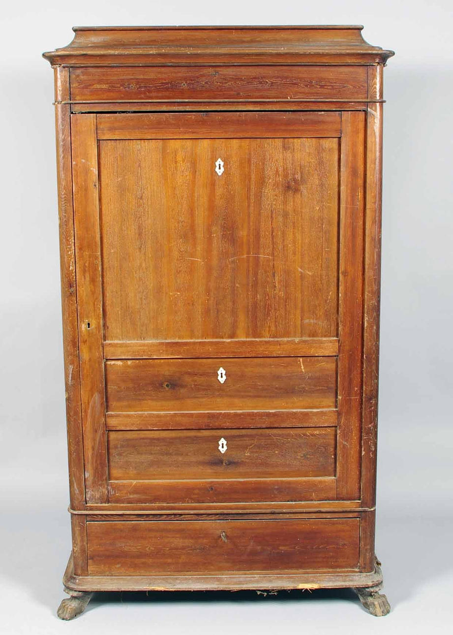 DRÄNGASKÅP, betsad fur, sent 1800-tal.