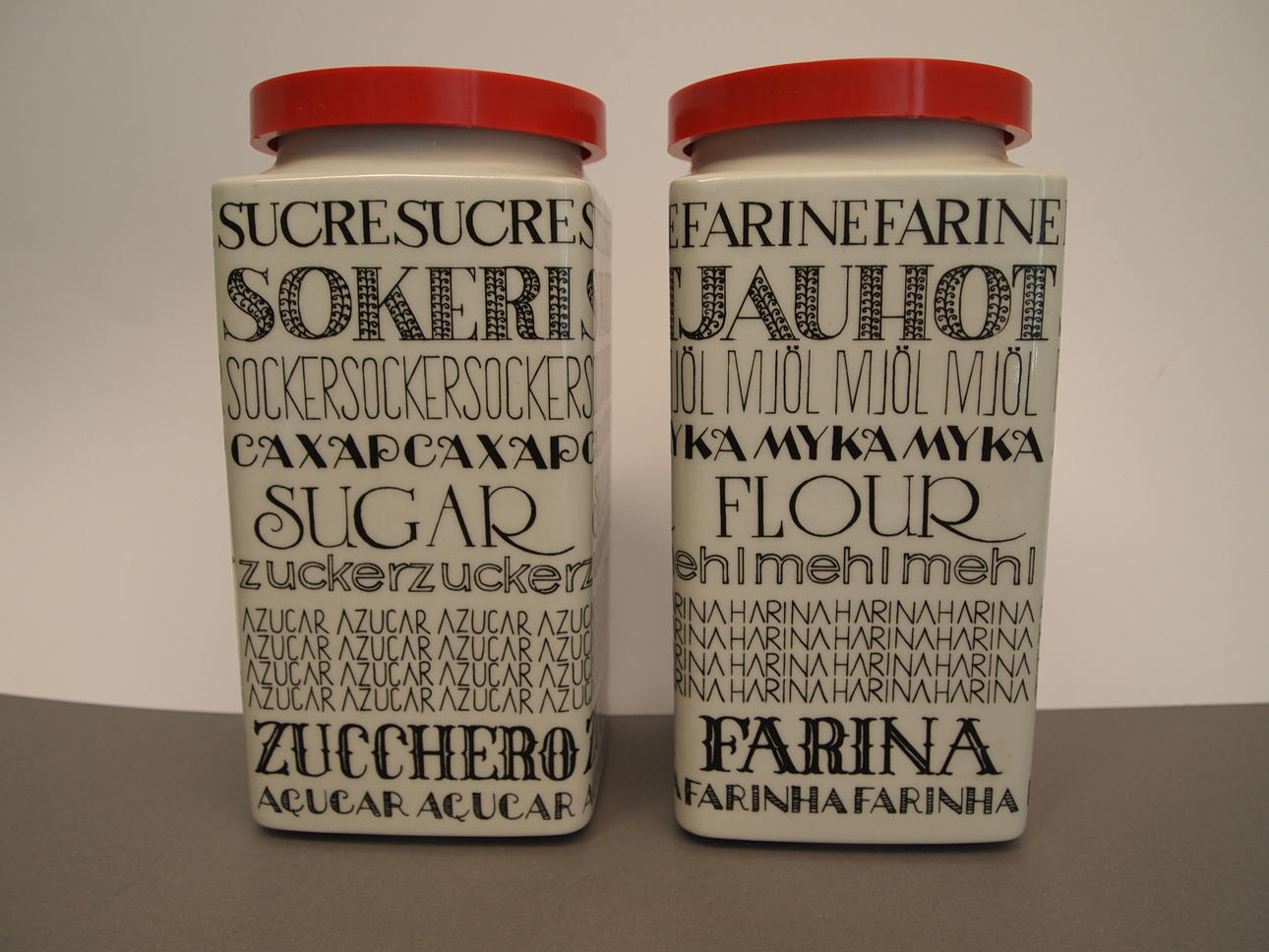 TOMULA ESTERI. BURKAR, MJÖL OCH SOCKER, ARABIA 1970.