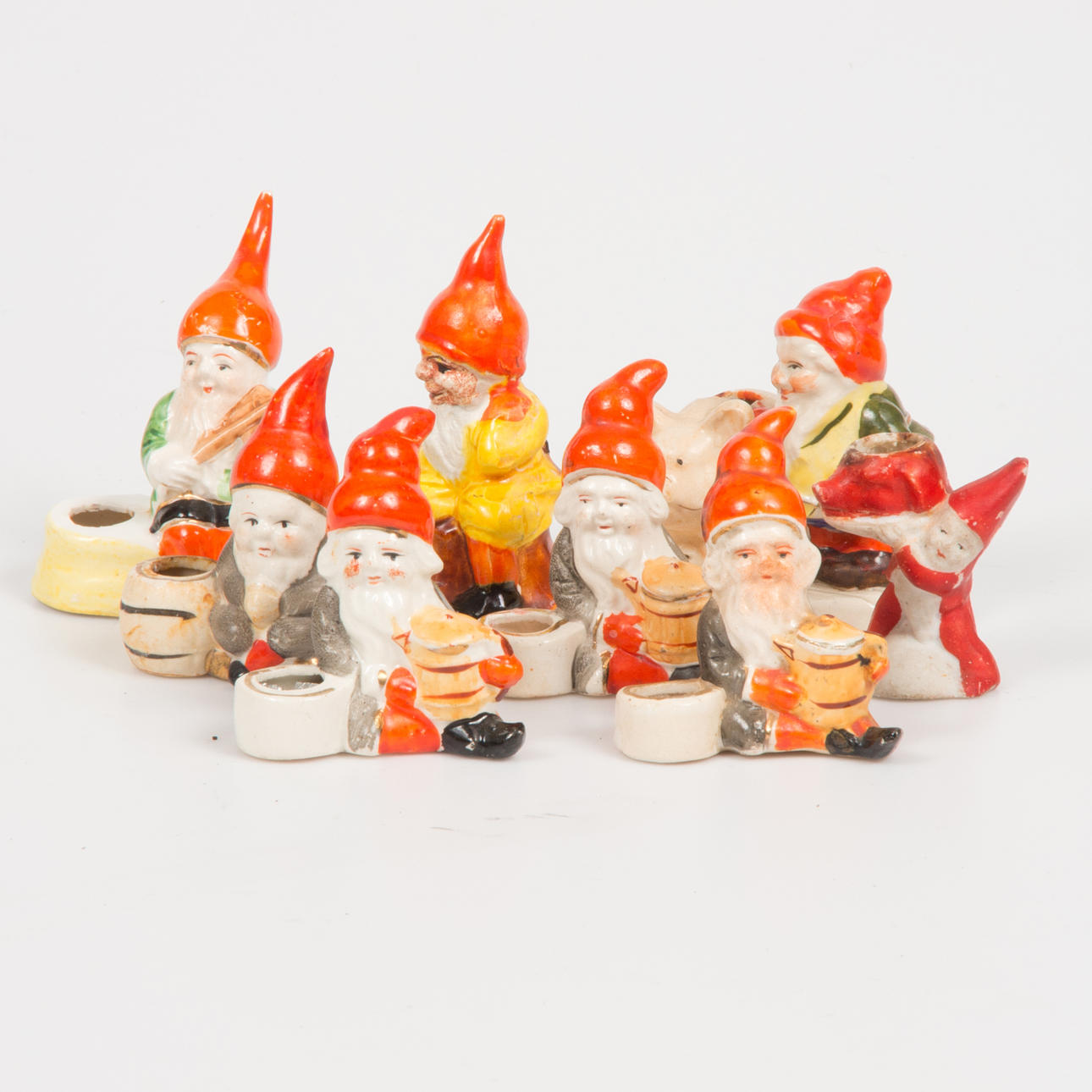 FIGUREN, 8 Elfen, Porzellan.