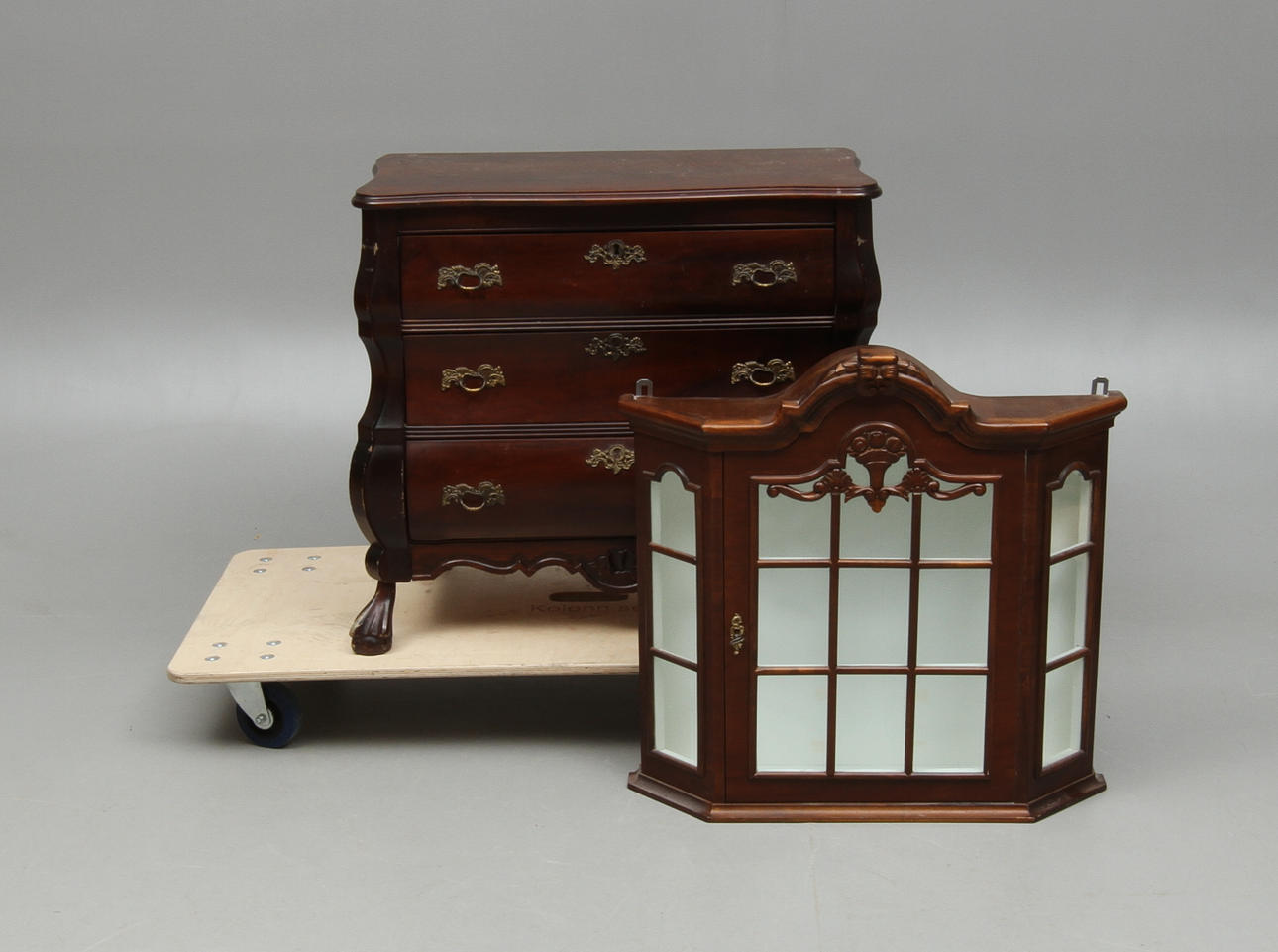 BYRÅ, HÄNGSKÅP, engelsk stil, 1900-tal.