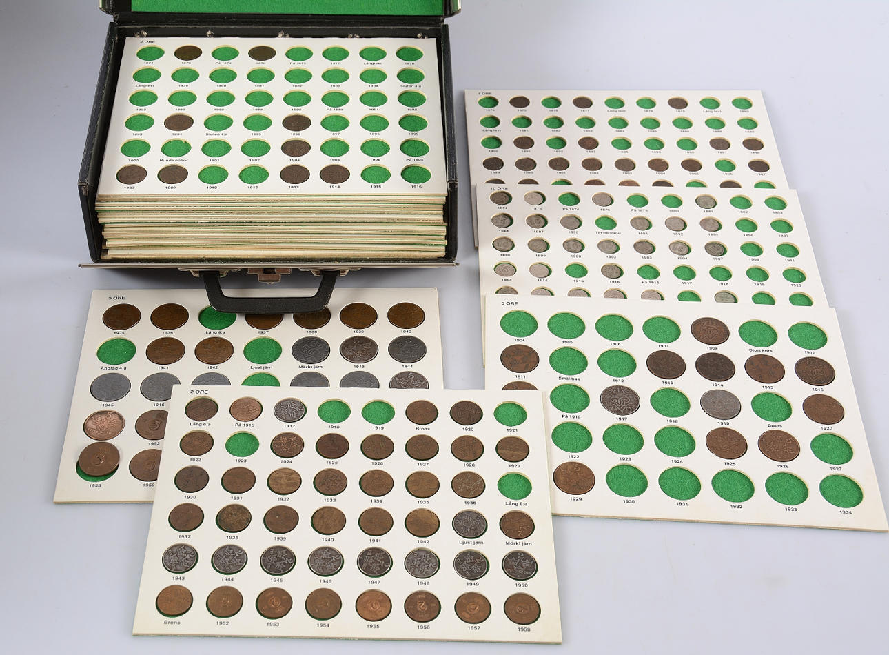 RICKS MYNTBOX, delvis besatt.