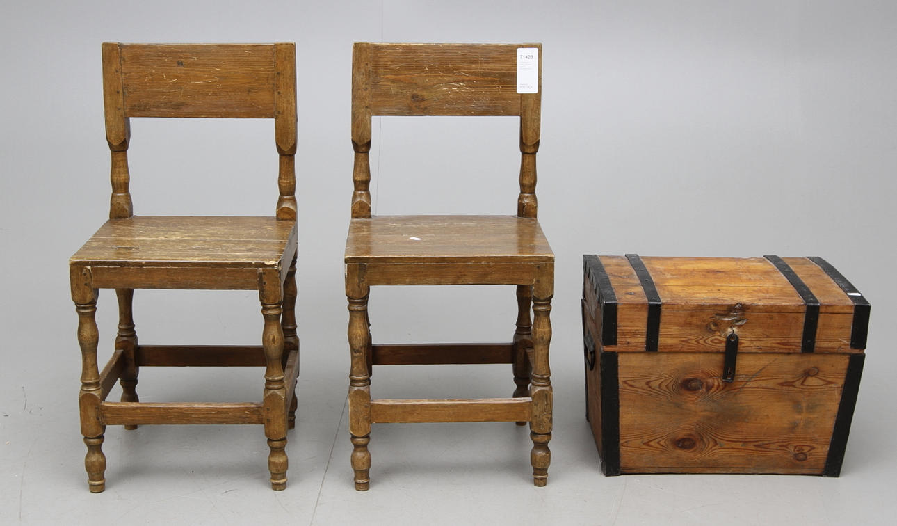 2 Stolar och skrin 1800-tal, samt 5 flamskvävnader.