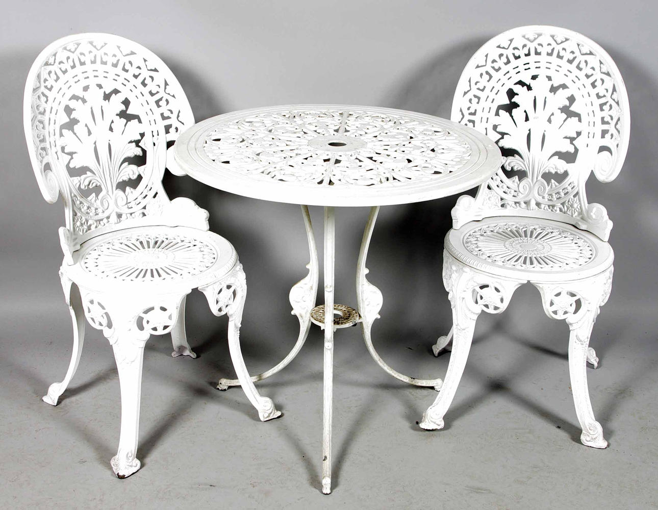 TRÄDGÅRDSGRUPP, vitmålad metall.