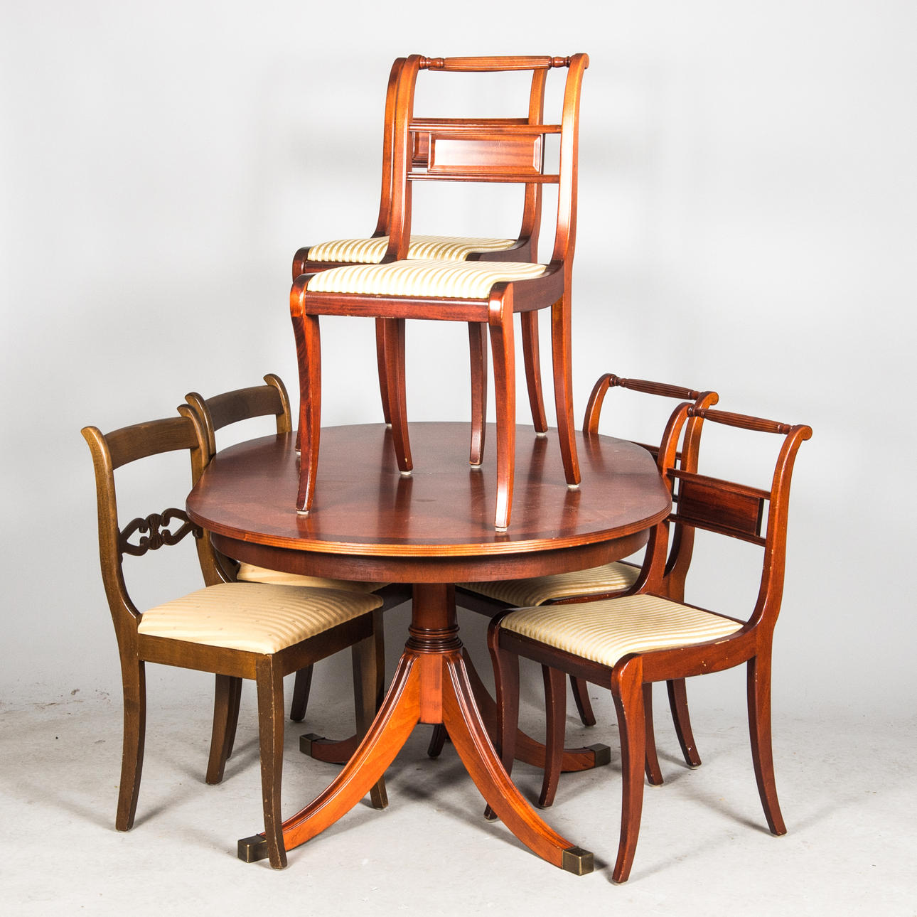 MATGRUPP, mahogny, engelsk stil.