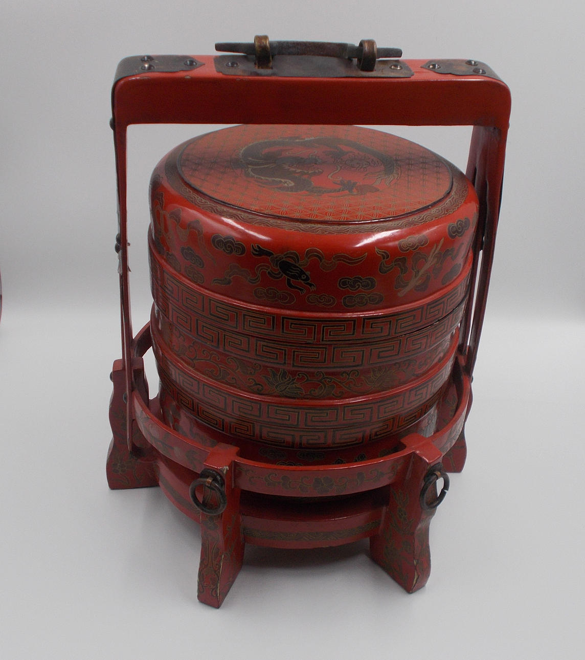 BAMBU RÖD LACK SERVIS PORSLIN 19TH CENTURY.