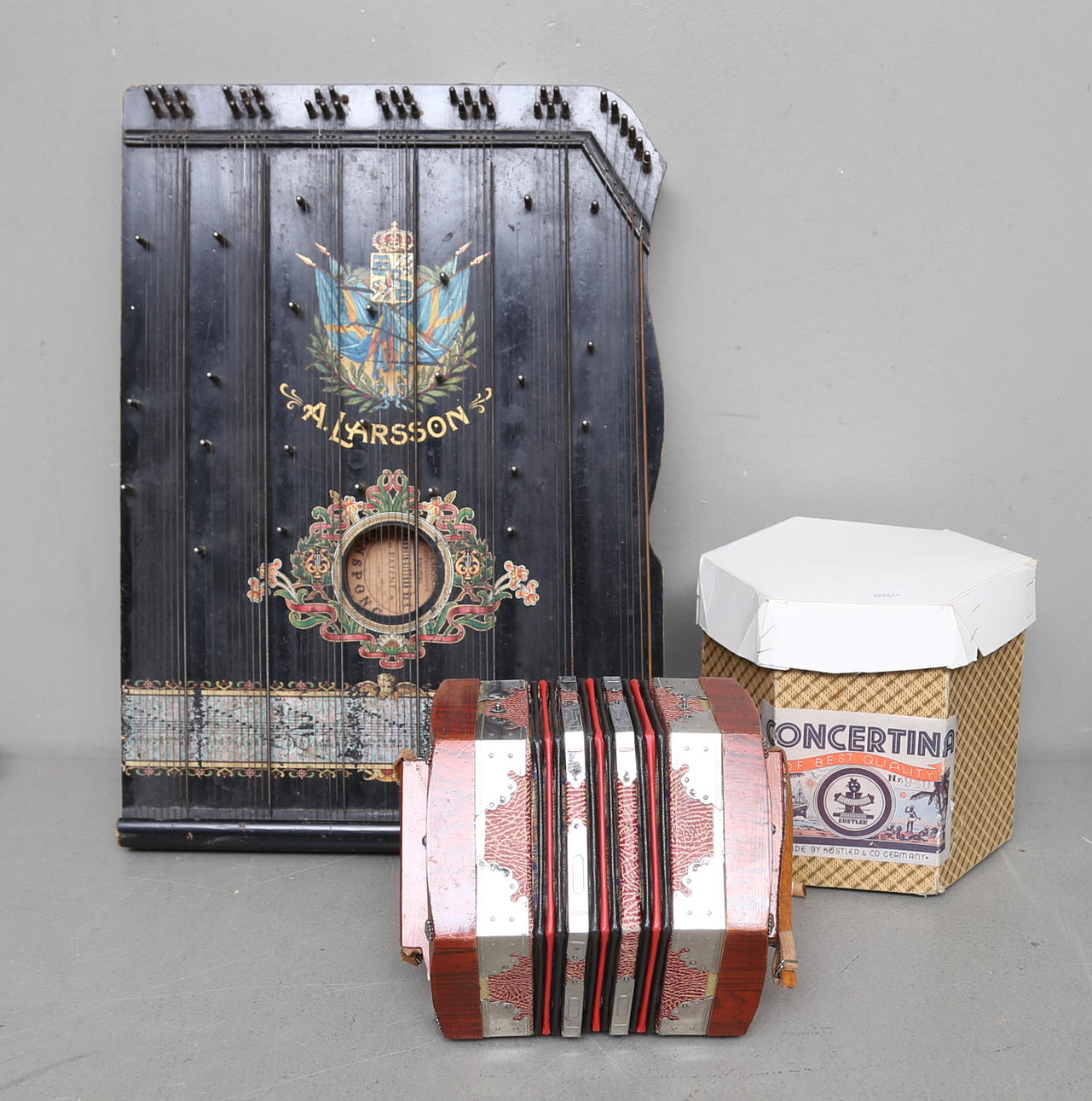 INSTRUMENT, Cittra samt dragspel, barnmodell.