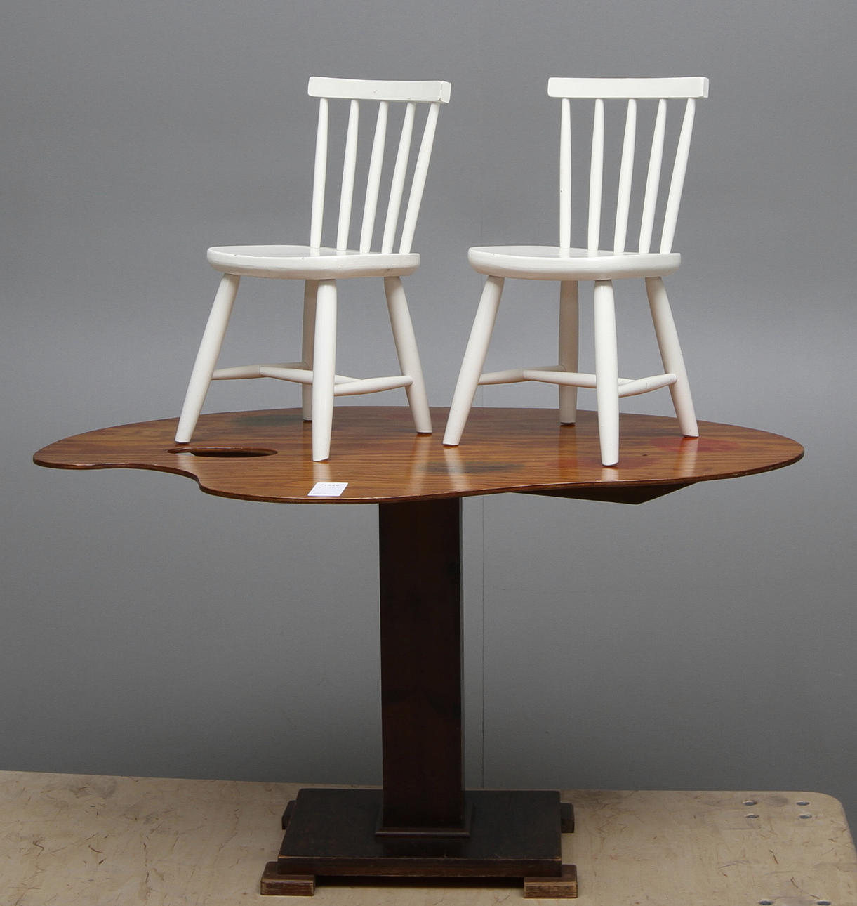 BORD samt 2 BARNSTOLAR 1900-talets mitt.