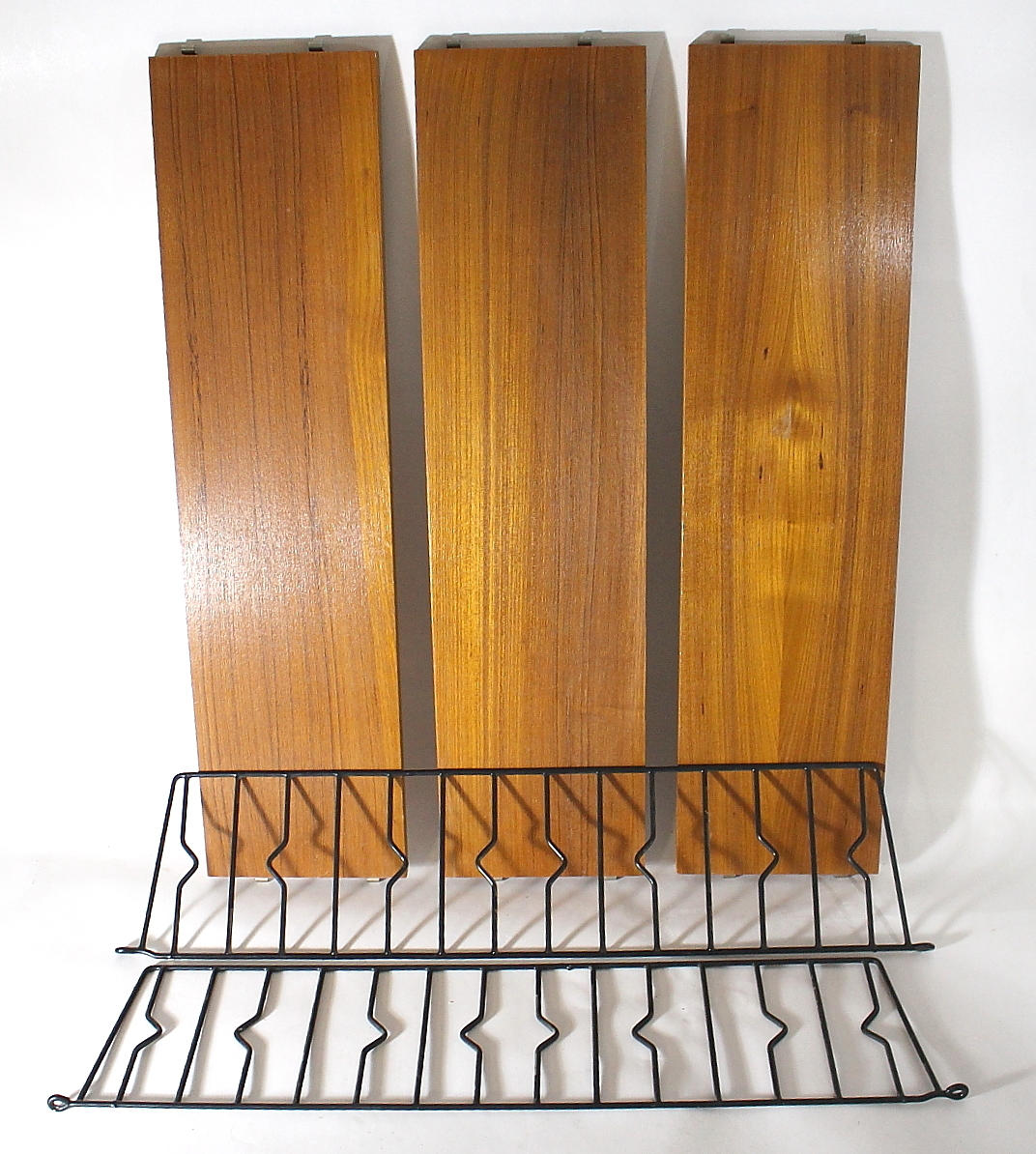 STRING HYLLY, tiikki.