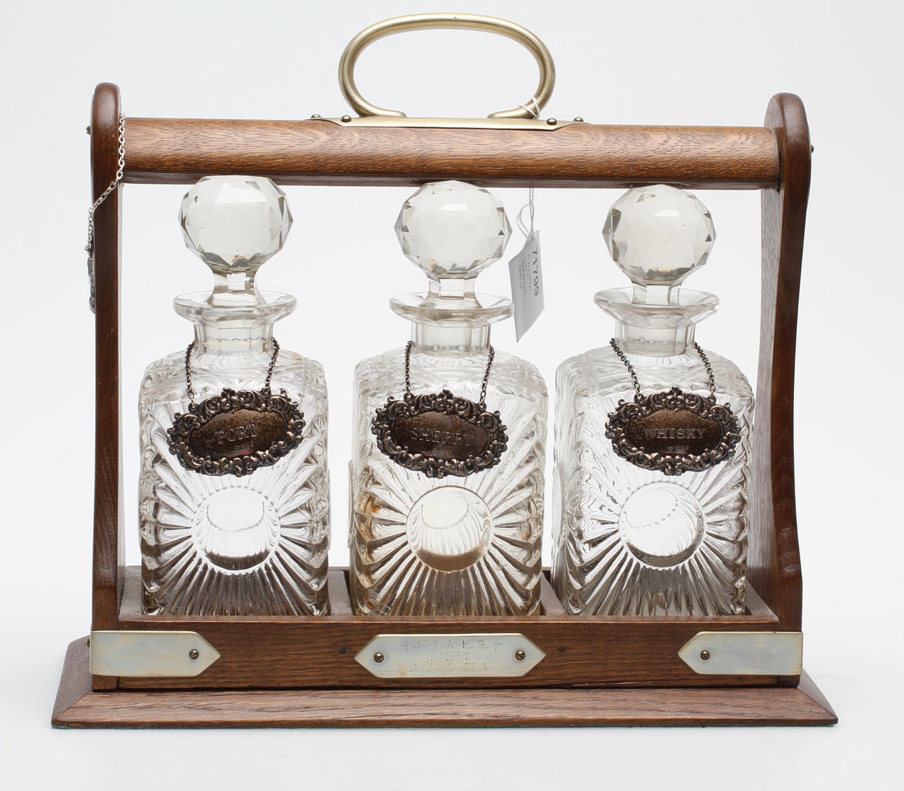 FLASKSTÄLL med 3 KARAFFER, 1900-tal.