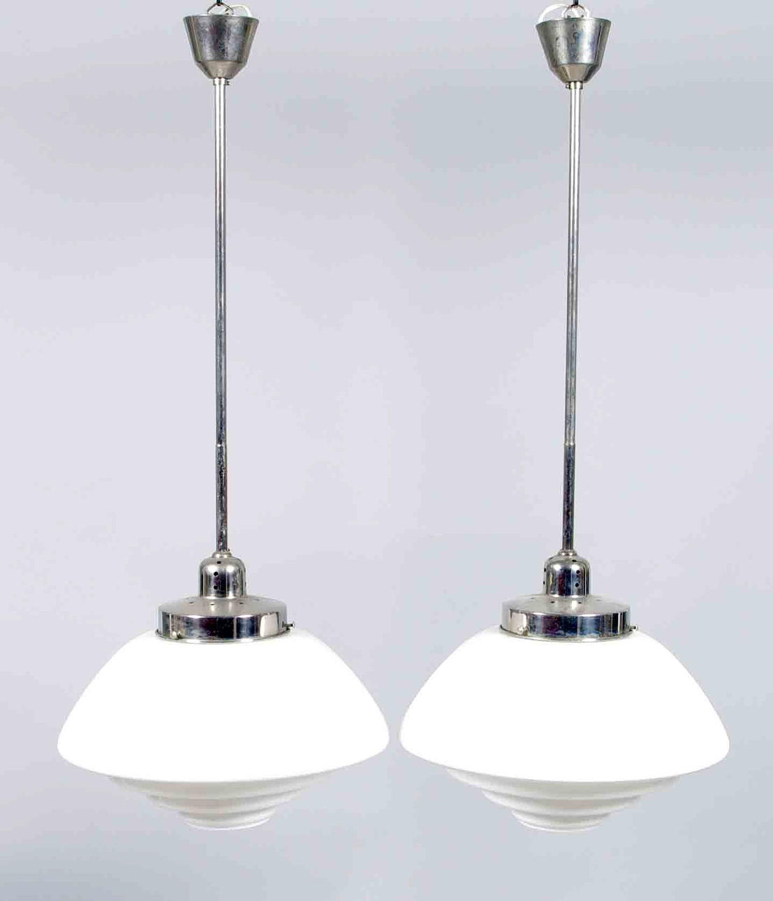 TAKLAMPOR, 2 stycken, metall med glaskupor.