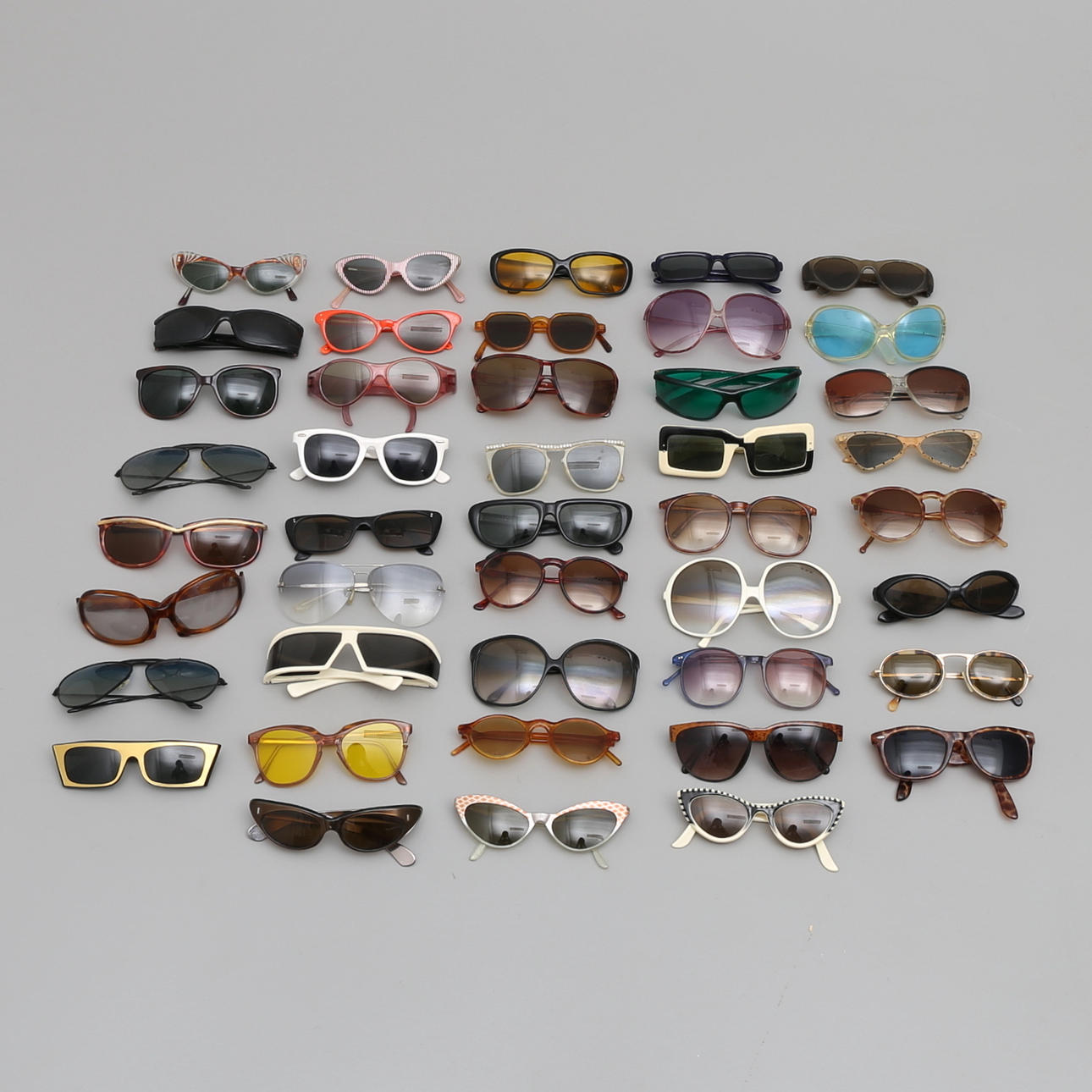 SOLGLASÖGON, 43 par, 1940-80-tal.