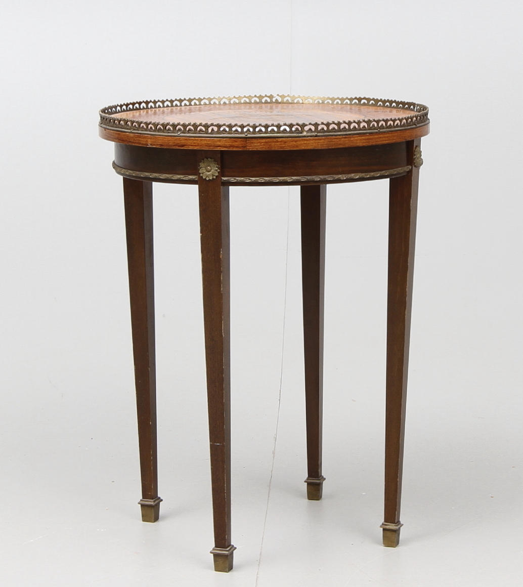 BORD 1900-talets mitt.