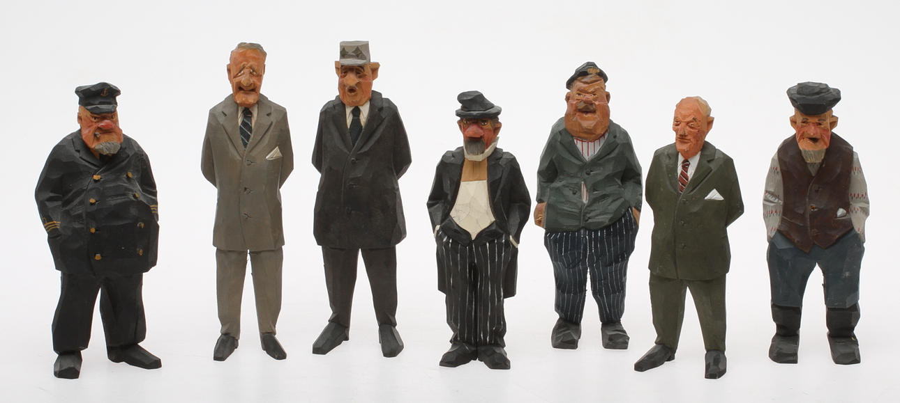 FIGURINER, 7 st, snidat och bemålat trä, 1900-tal.