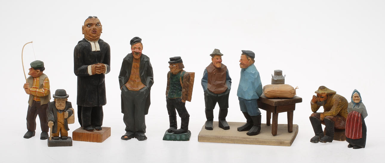 FIGURINER, 7 st, FIGURINGRUPP, snidat och bemålat trä, 1900-tal.