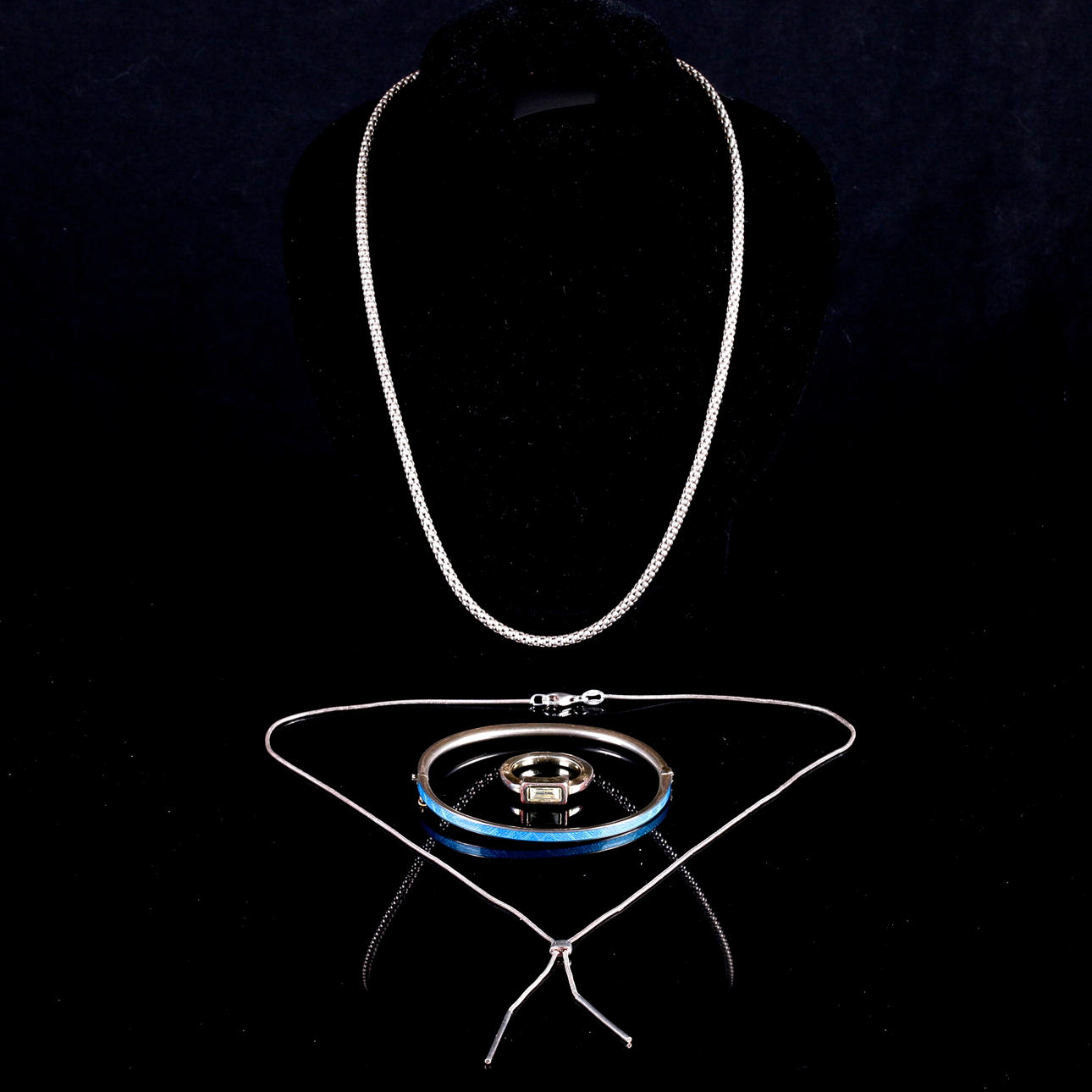 ARMBÅND, og collier 2 stk, sølv og ring Dyrberg Kern.