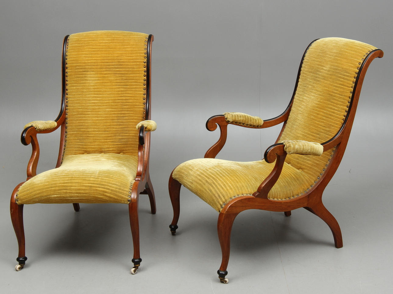 FÅTÖLJER, ett par, sk svanstolar, sent 1800-tal.