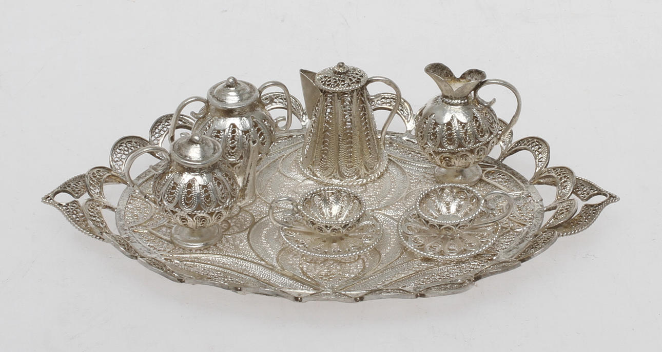MINIATYRSERVIS, 7 delar, silver, filigranarbete, 1900-tal.
