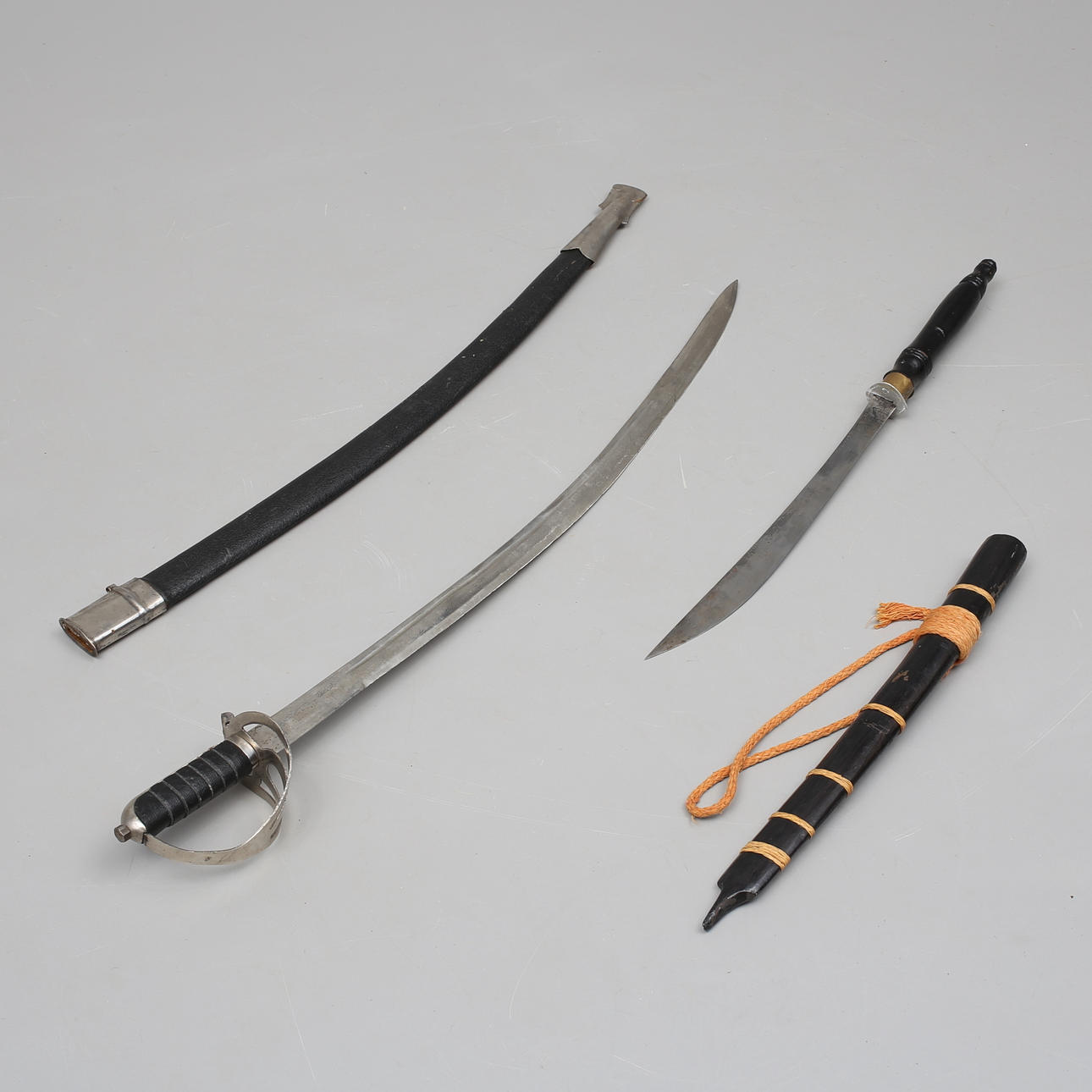 SABEL, Indien samt KNIV.