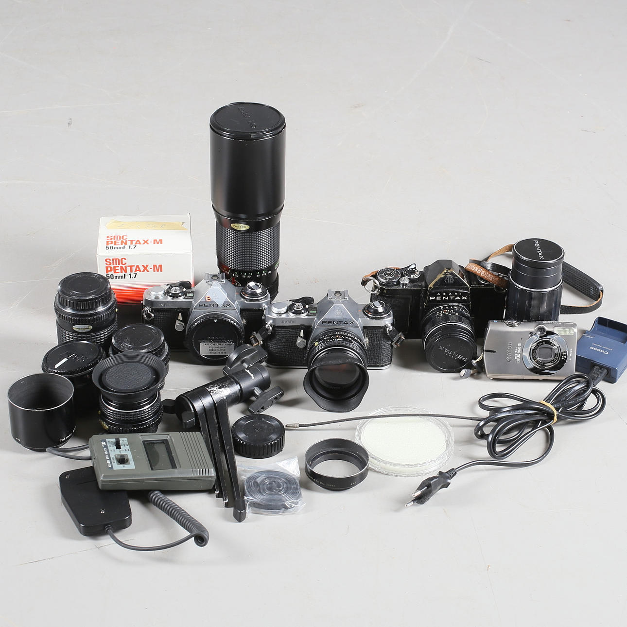 KAMERAER med TILBEHØR, ca 24 dele, 1900-tallet.