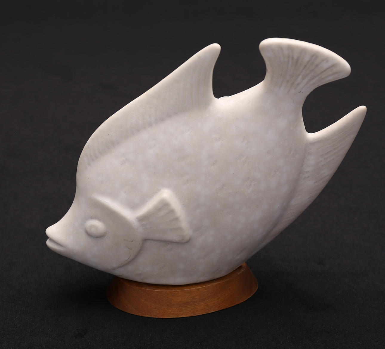 GUNNAR NYLUND. FISK, keramik, Rörstrand.