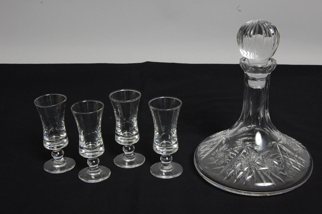 SKEPPSKARAFF, 4 st sherryglas, 1900-tal.